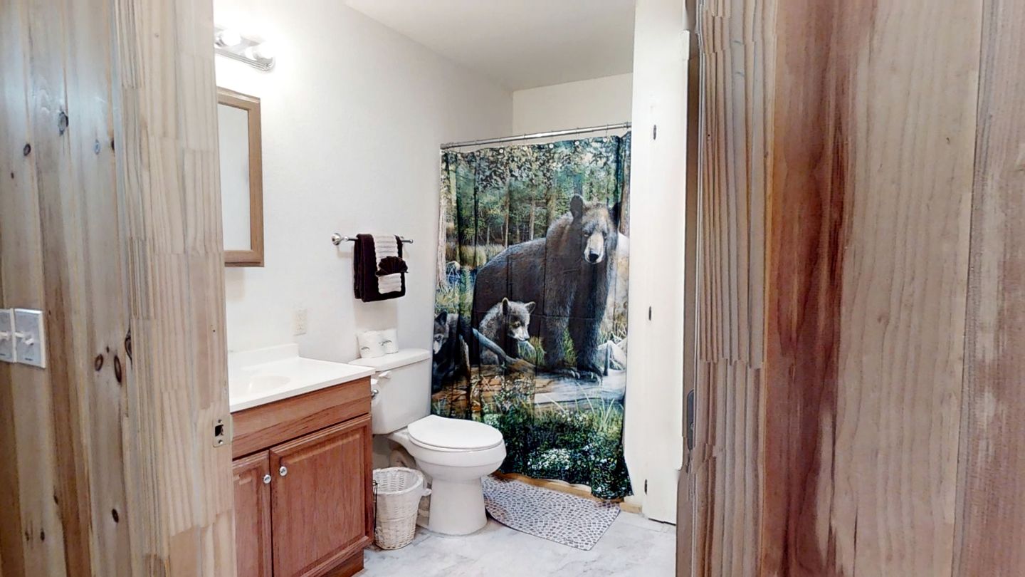 Charming Rustic Cabin for Couples or Solo Travelers near Pigeon Forge in Sevierville, Tennessee