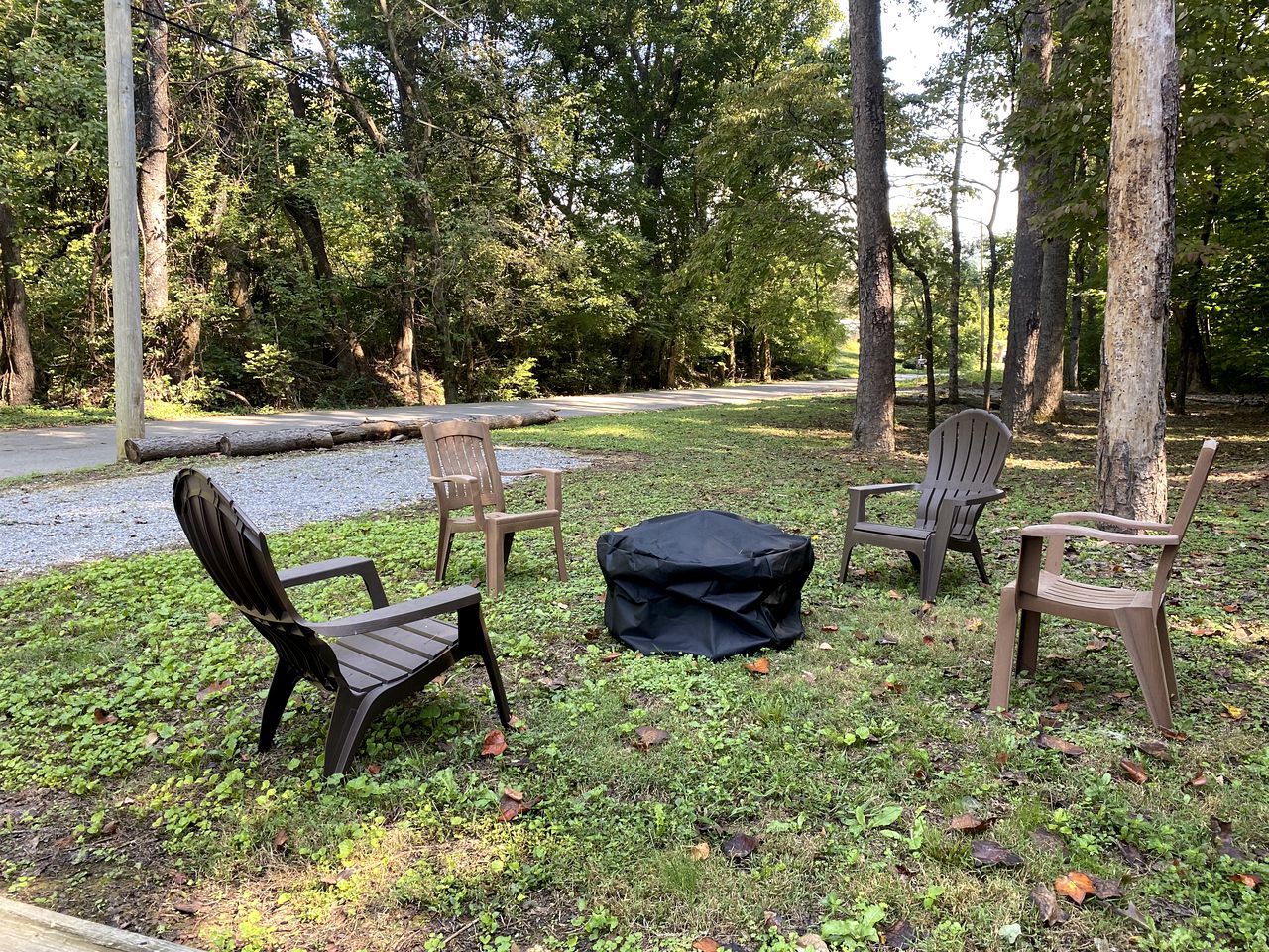 Charming Rustic Cabin for Couples or Solo Travelers near Pigeon Forge in Sevierville, Tennessee