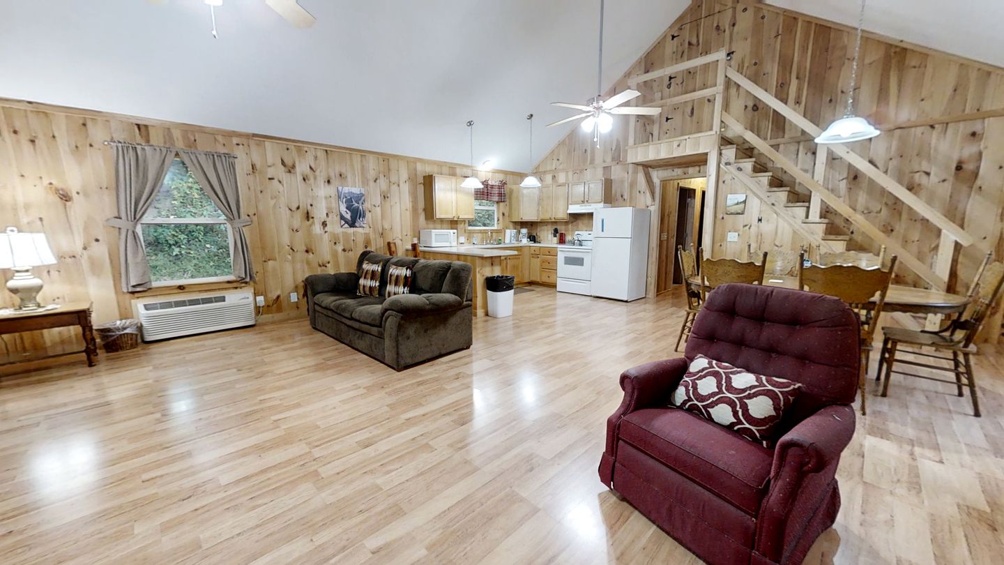 Charming Rustic Cabin for Couples or Solo Travelers near Pigeon Forge in Sevierville, Tennessee