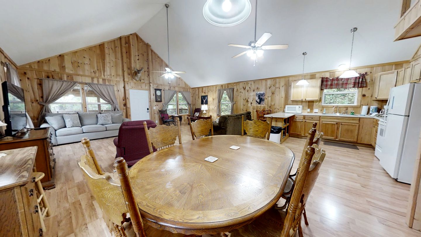 Charming Rustic Cabin for Couples or Solo Travelers near Pigeon Forge in Sevierville, Tennessee