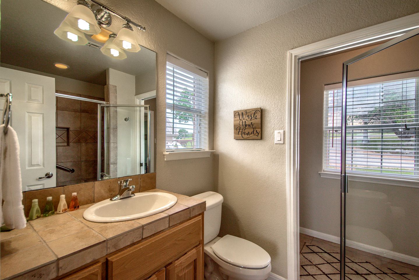 Riverside Retreat for Glamping on the Guadalupe River, Ideal for Families or Friends