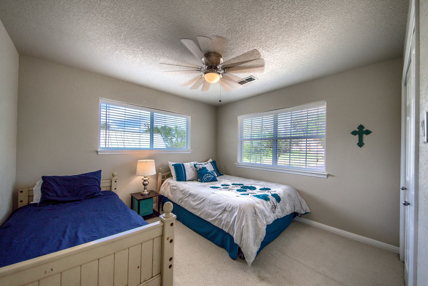 Riverside Retreat for Glamping on the Guadalupe River, Ideal for Families or Friends