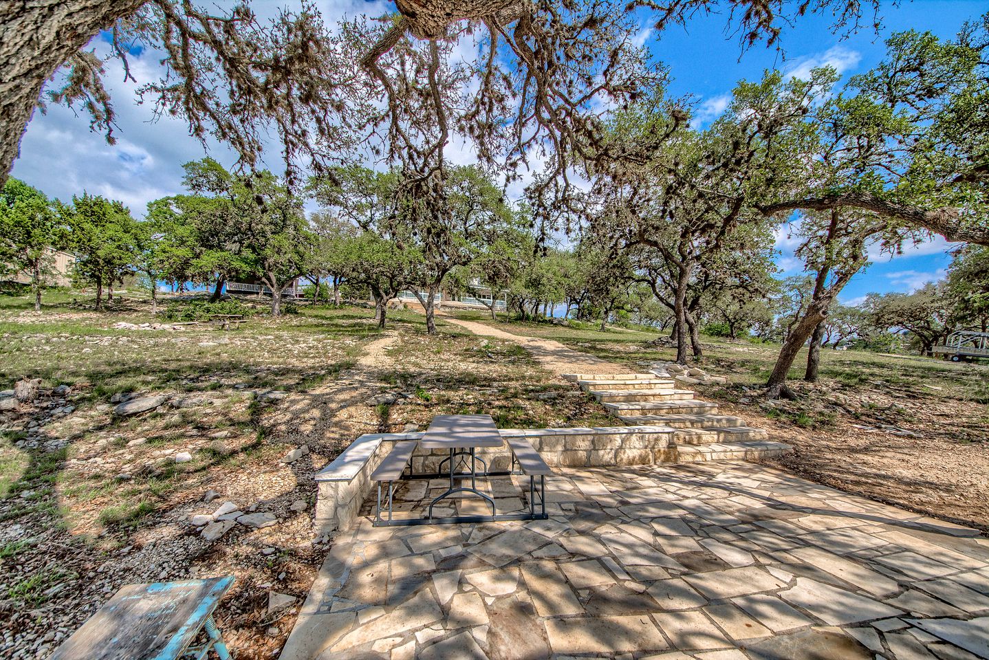 Riverside Retreat for Glamping on the Guadalupe River, Ideal for Families or Friends