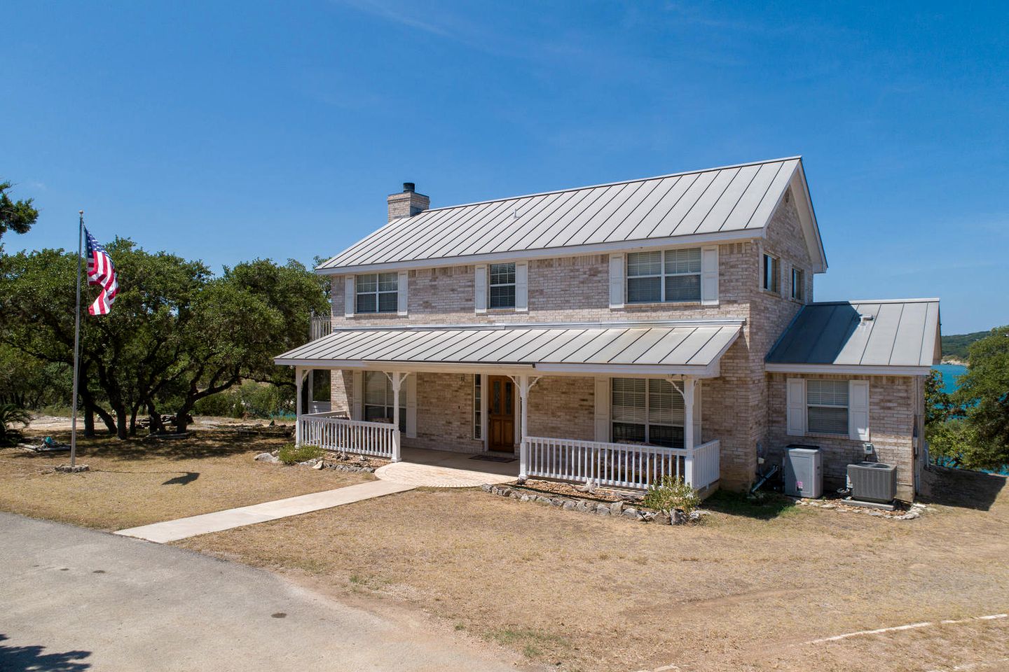 Riverside Retreat for Glamping on the Guadalupe River, Ideal for Families or Friends