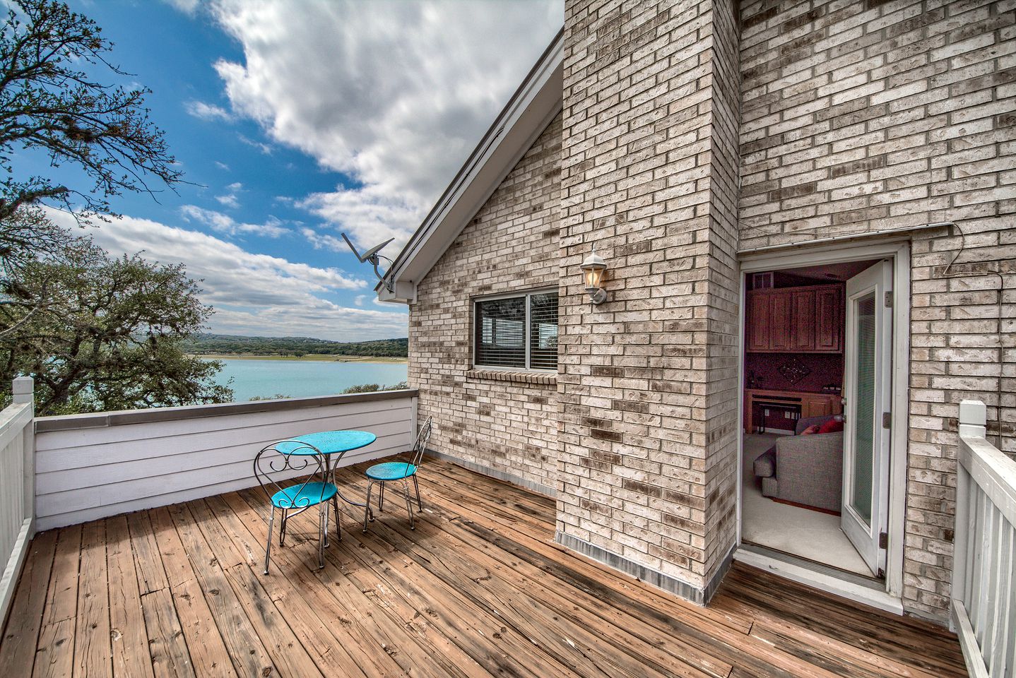 Riverside Retreat for Glamping on the Guadalupe River, Ideal for Families or Friends