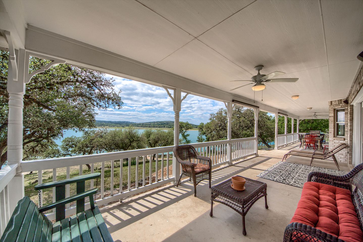 Riverside Retreat for Glamping on the Guadalupe River, Ideal for Families or Friends