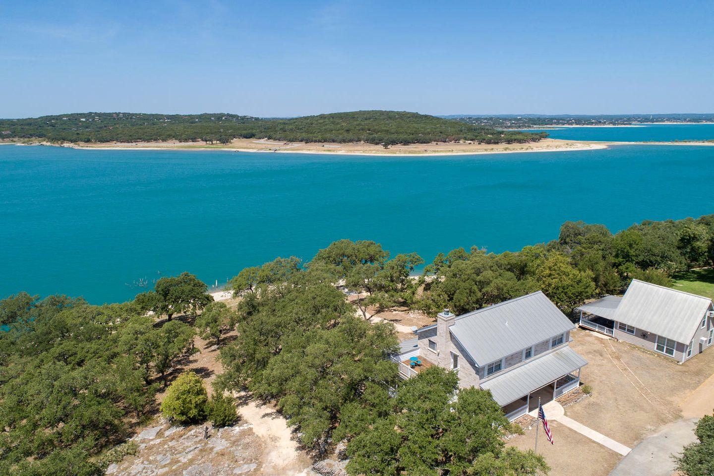 Riverside Retreat for Glamping on the Guadalupe River, Ideal for Families or Friends