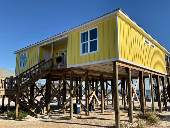 Stunning Beachfront Rental on Dauphin Island, Alabama - Perfect for Beach Vacations