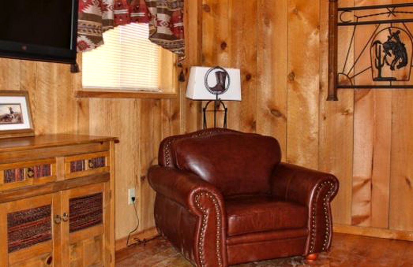 Rustic Log Retreat near Kaibab National Forest in Williams, Arizona