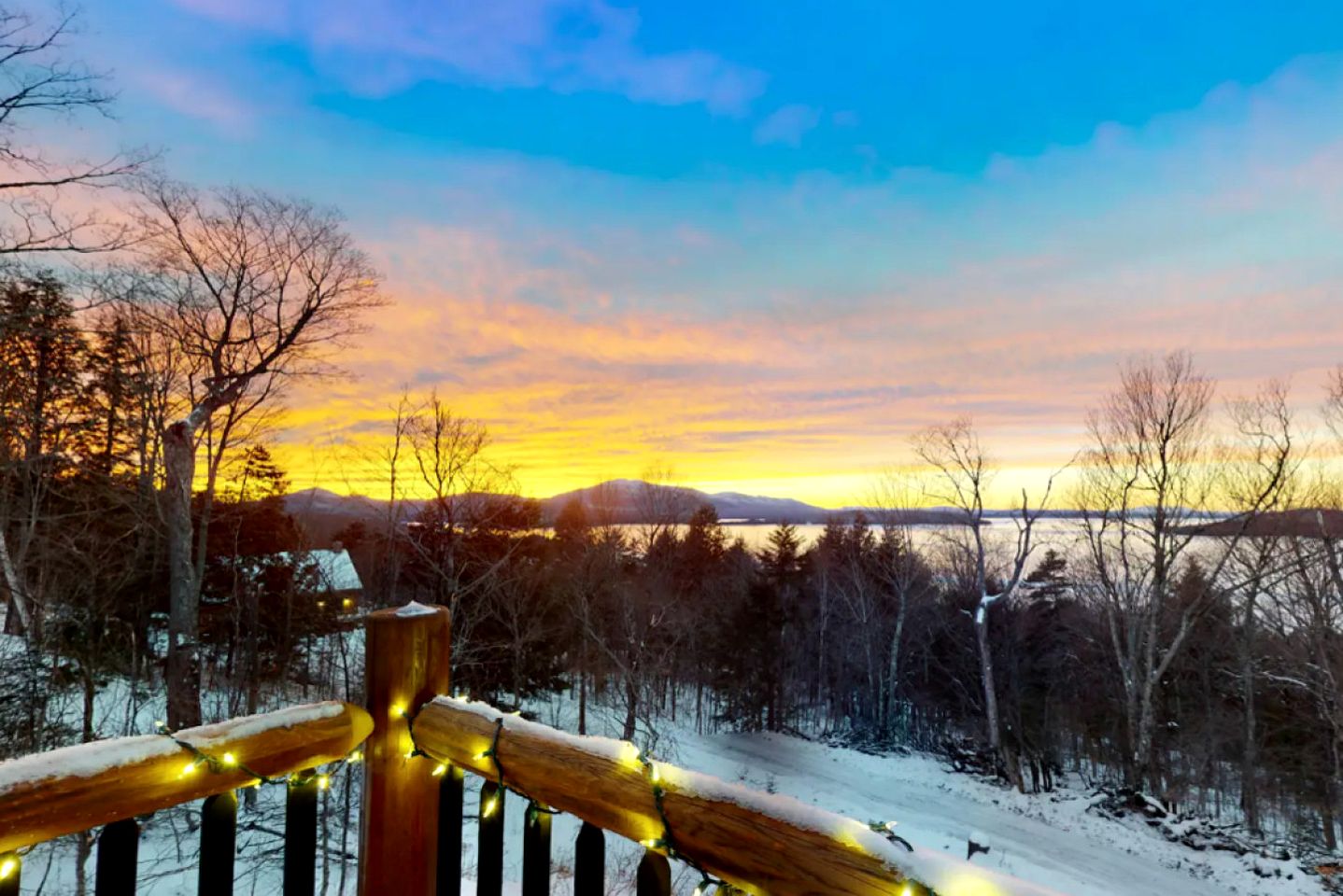 Tranquil Cabin with Hot-Tub and Breathtaking Sunset Views in Maine