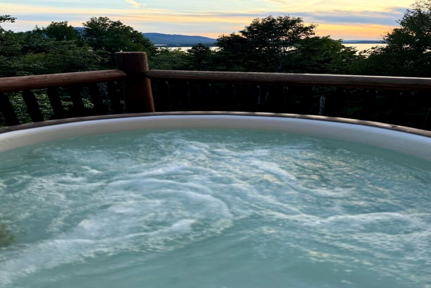 Tranquil Cabin with Hot-Tub and Breathtaking Sunset Views in Maine