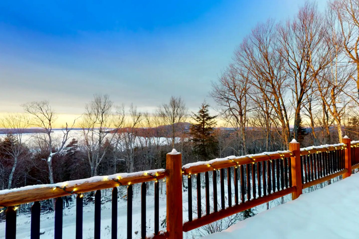 Tranquil Cabin with Hot-Tub and Breathtaking Sunset Views in Maine