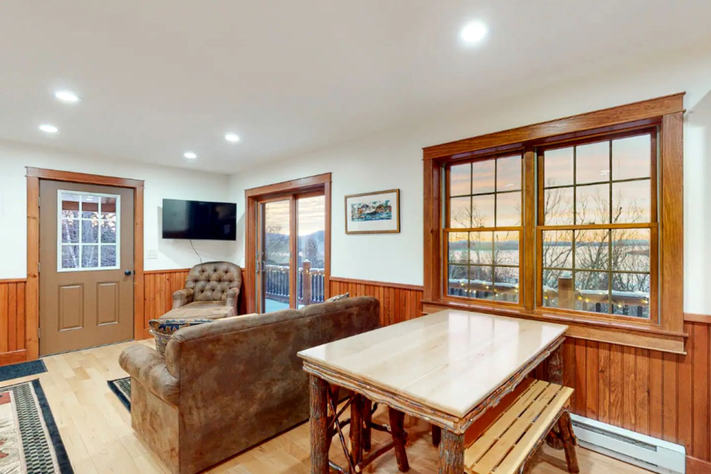 Tranquil Cabin with Hot-Tub and Breathtaking Sunset Views in Maine