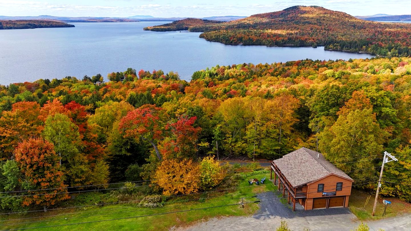 Tranquil Cabin with Hot-Tub and Breathtaking Sunset Views in Maine