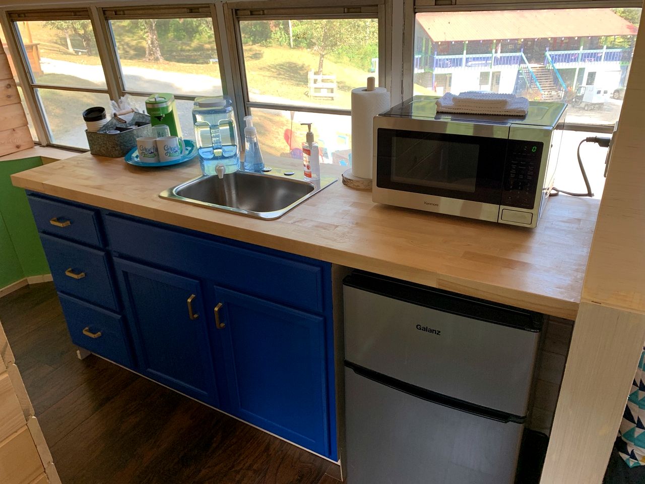 Stunning Converted Bus for a Fantastic Getaway near Bryson City, North Carolina