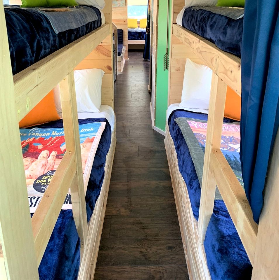 Stunning Converted Bus for a Fantastic Getaway near Bryson City, North Carolina