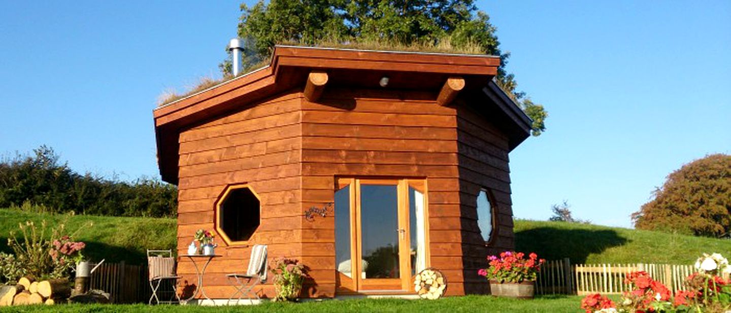 Unique Eco-Friendly Cabin Rental on Countryside Farm in West Wales