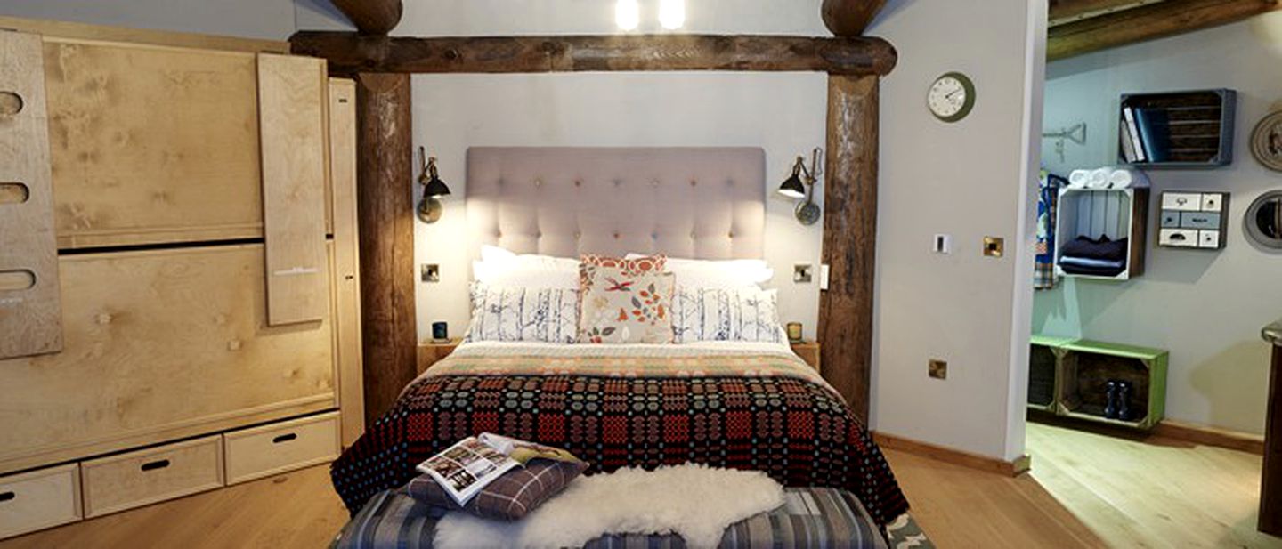 Unique Eco-Friendly Cabin Rental on Countryside Farm in West Wales