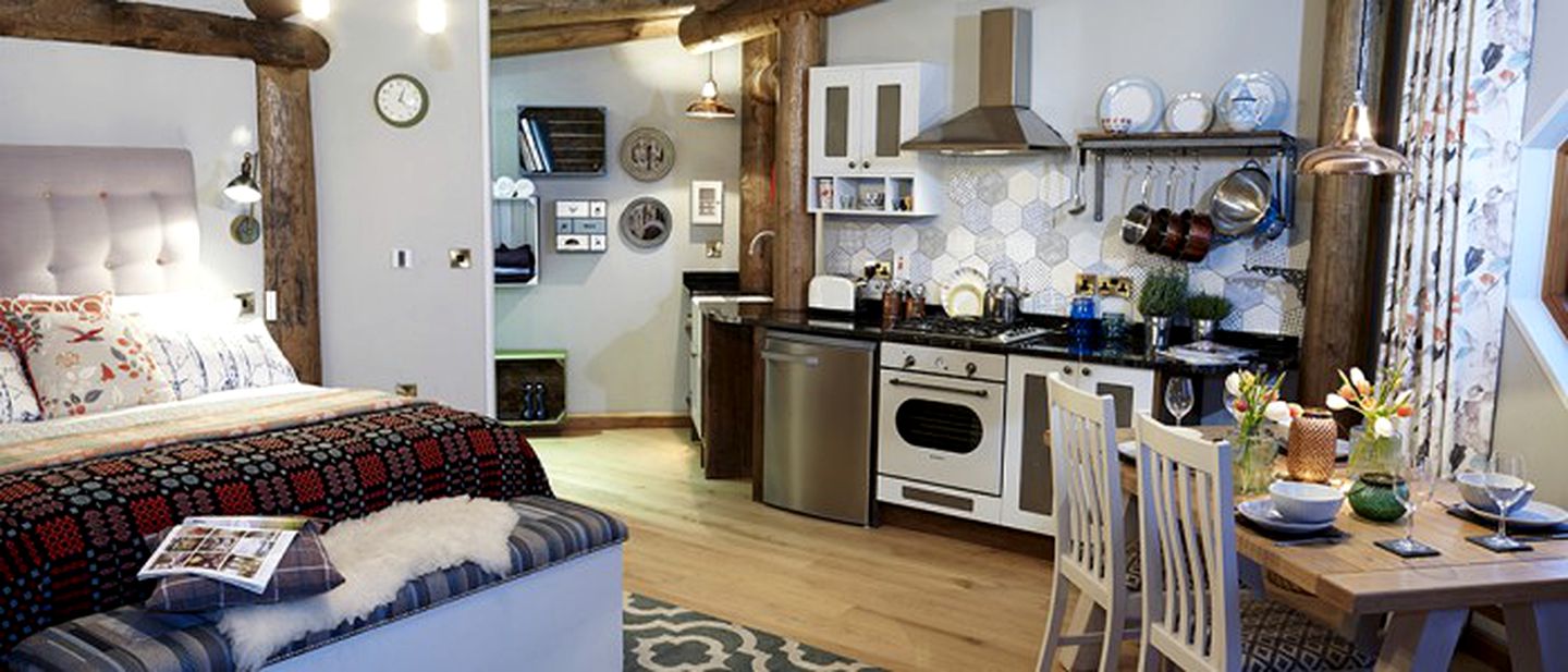 Unique Eco-Friendly Cabin Rental on Countryside Farm in West Wales