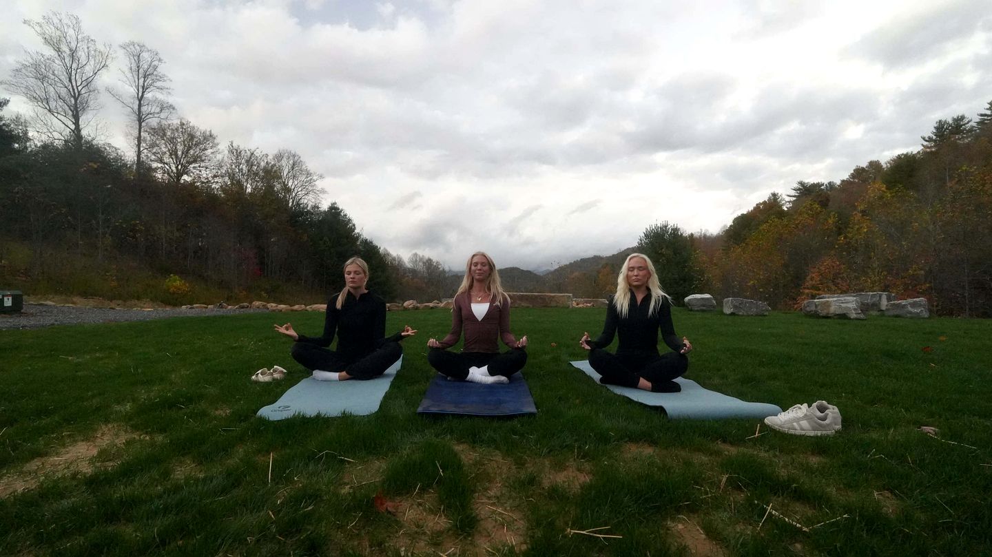 Tree Covered Glamping Hideaway with Hot Tub, Bell Tent and Elevated Deck in Waynesville, North Carolina