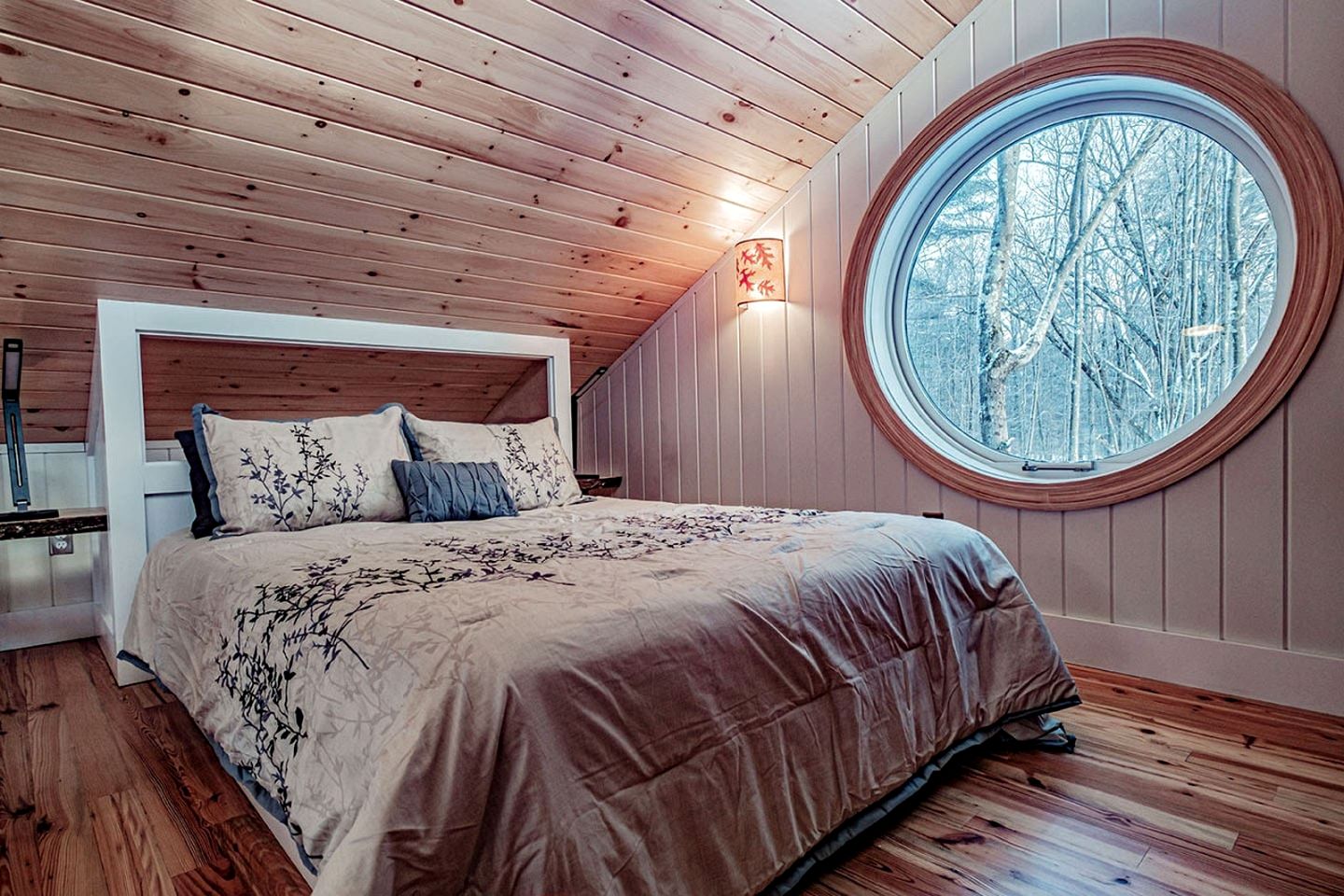 Luxury Year-round Treehouse in Sanford, ME