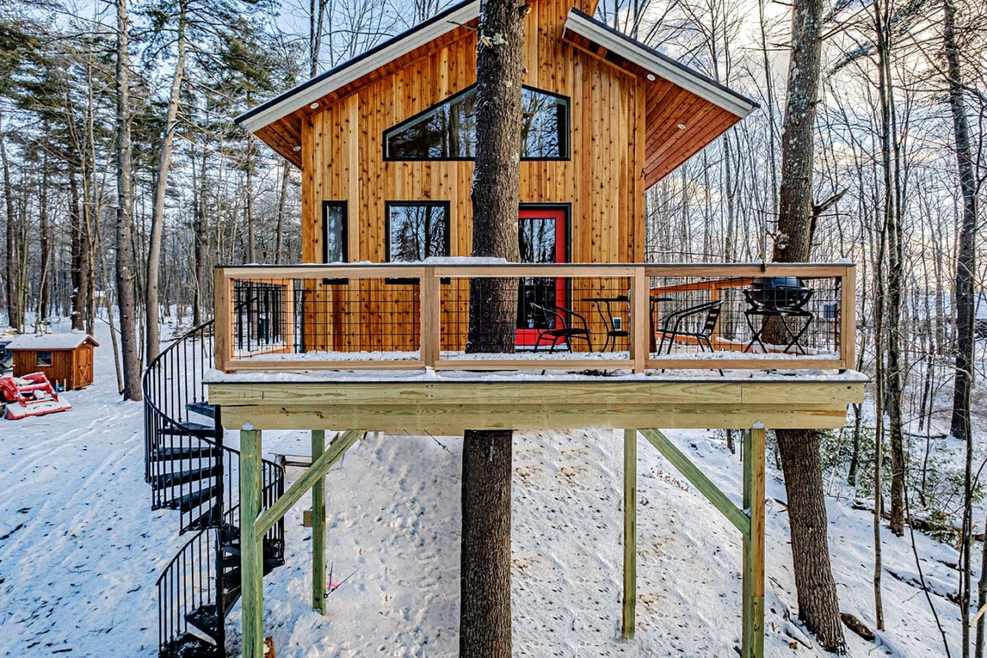 Luxury Year-round Treehouse in Sanford, ME