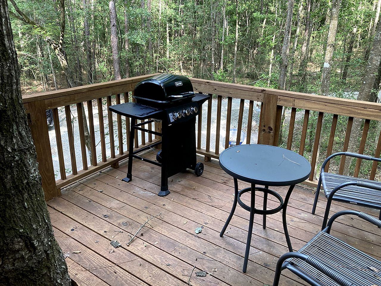 Cozy Tree House with Beautiful Modern Interior in Livingston, Texas