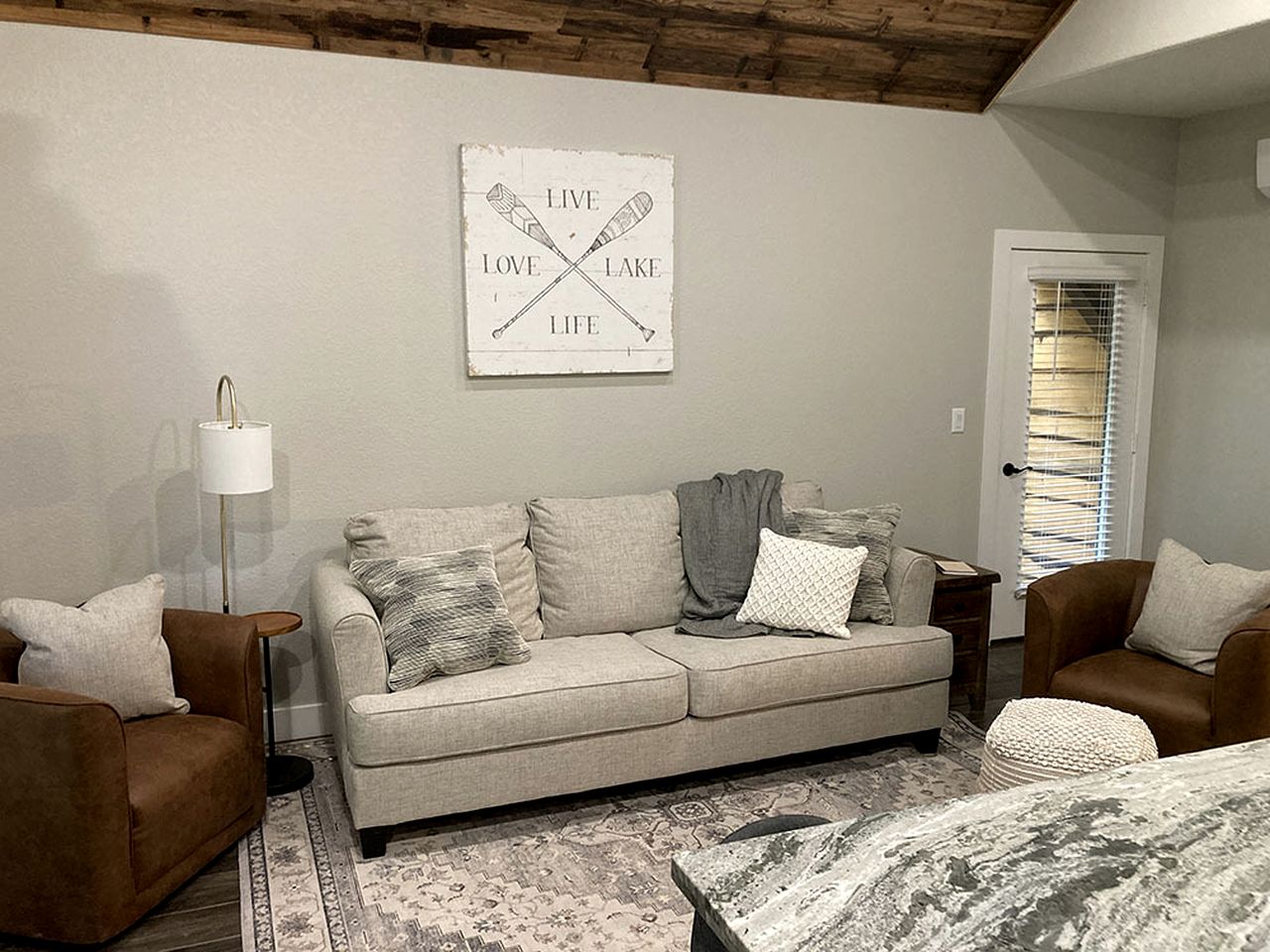 Cozy Tree House with Beautiful Modern Interior in Livingston, Texas