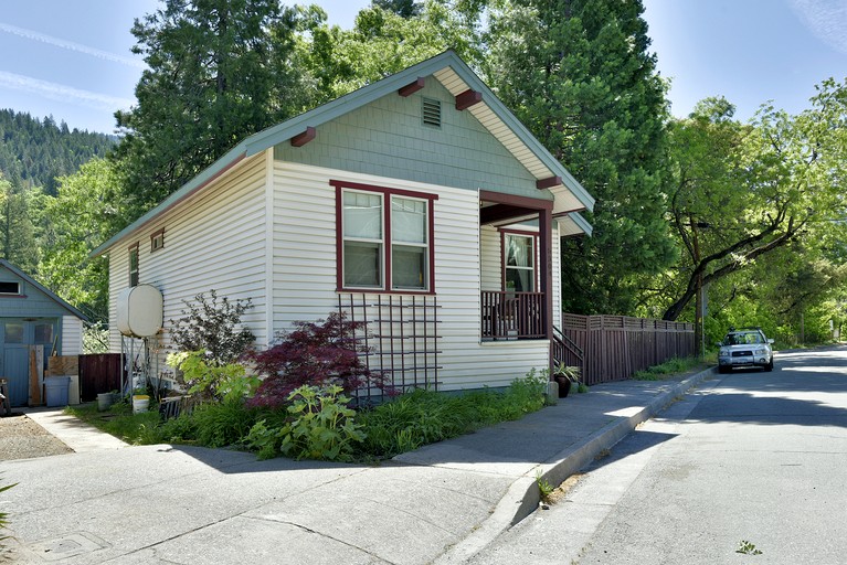 Cottages (United States of America, Dunsmuir, California)