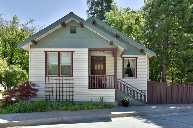 Cottages (United States of America, Dunsmuir, California)