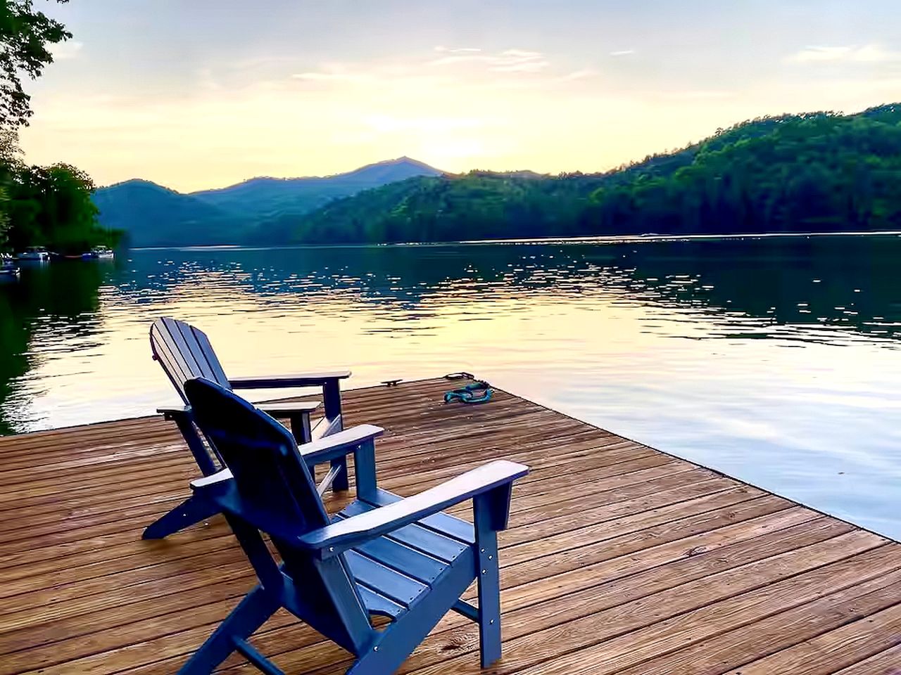 Charming Lakefront Cottage with Private Dock & Mountain Views Near Lake Nantahala, Topton, NC