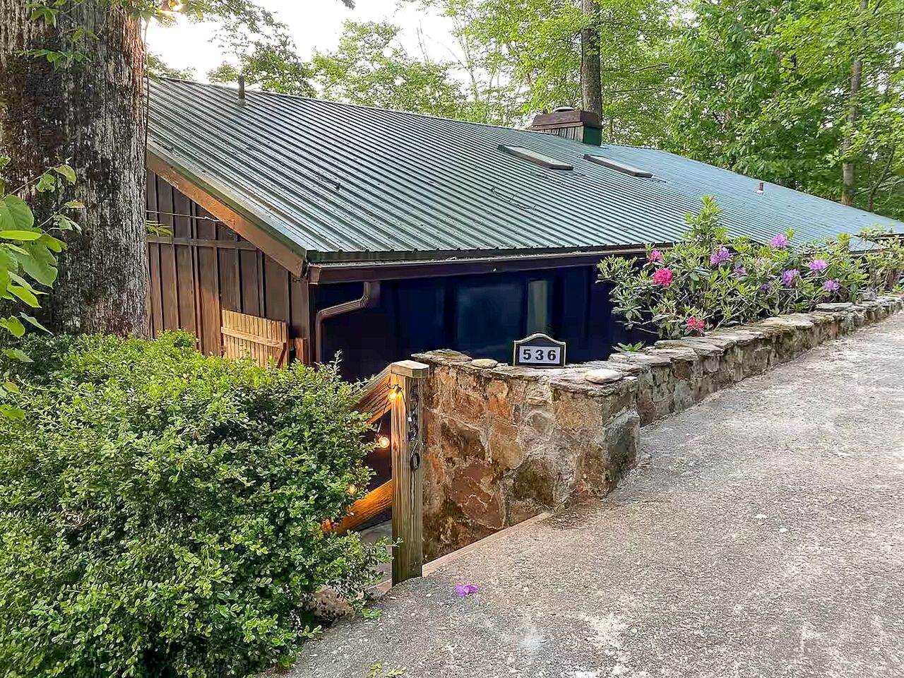 Charming Lakefront Cottage with Private Dock & Mountain Views Near Lake Nantahala, Topton, NC