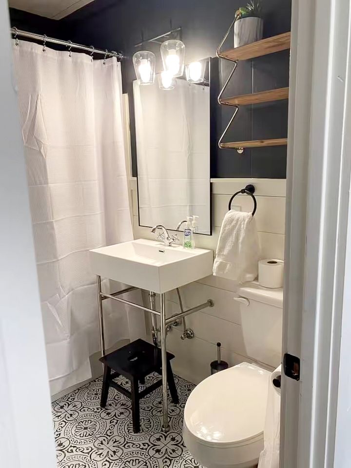 Charming Lakefront Cottage with Private Dock & Mountain Views Near Lake Nantahala, Topton, NC