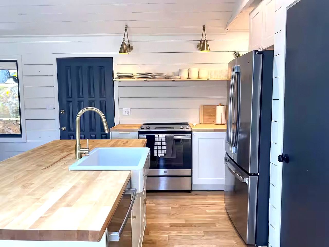 Charming Lakefront Cottage with Private Dock & Mountain Views Near Lake Nantahala, Topton, NC