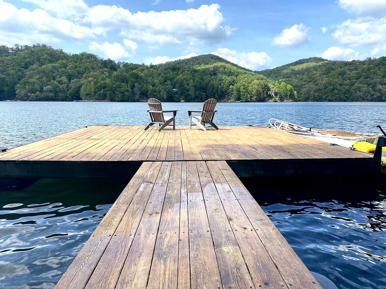 Charming Lakefront Cottage with Private Dock & Mountain Views Near Lake Nantahala, Topton, NC