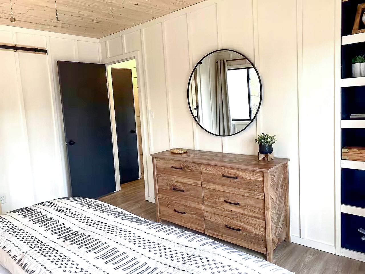 Charming Lakefront Cottage with Private Dock & Mountain Views Near Lake Nantahala, Topton, NC