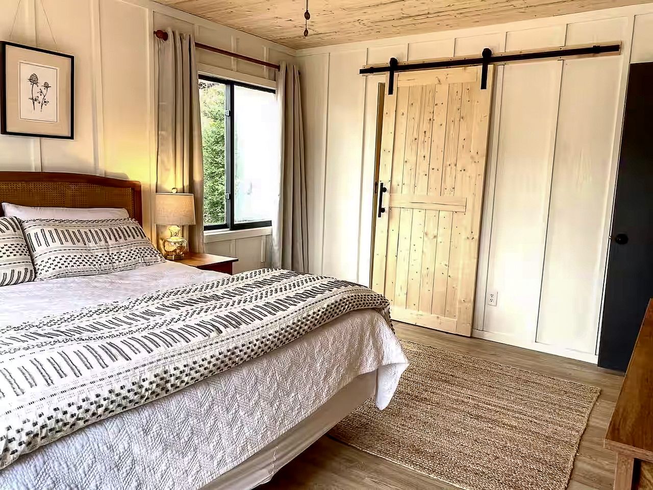 Charming Lakefront Cottage with Private Dock & Mountain Views Near Lake Nantahala, Topton, NC