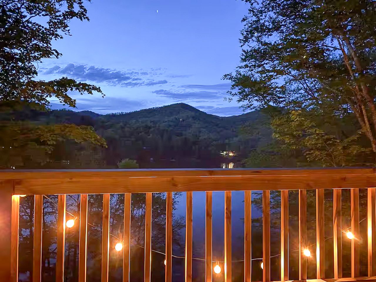 Charming Lakefront Cottage with Private Dock & Mountain Views Near Lake Nantahala, Topton, NC