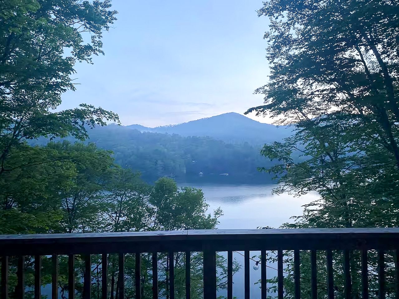 Charming Lakefront Cottage with Private Dock & Mountain Views Near Lake Nantahala, Topton, NC