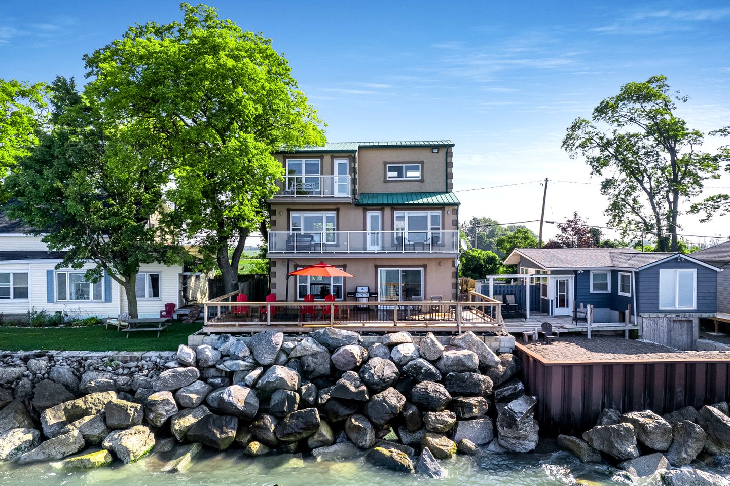 Glorious Cottage with Amazing Sights in Leamington, Ontario