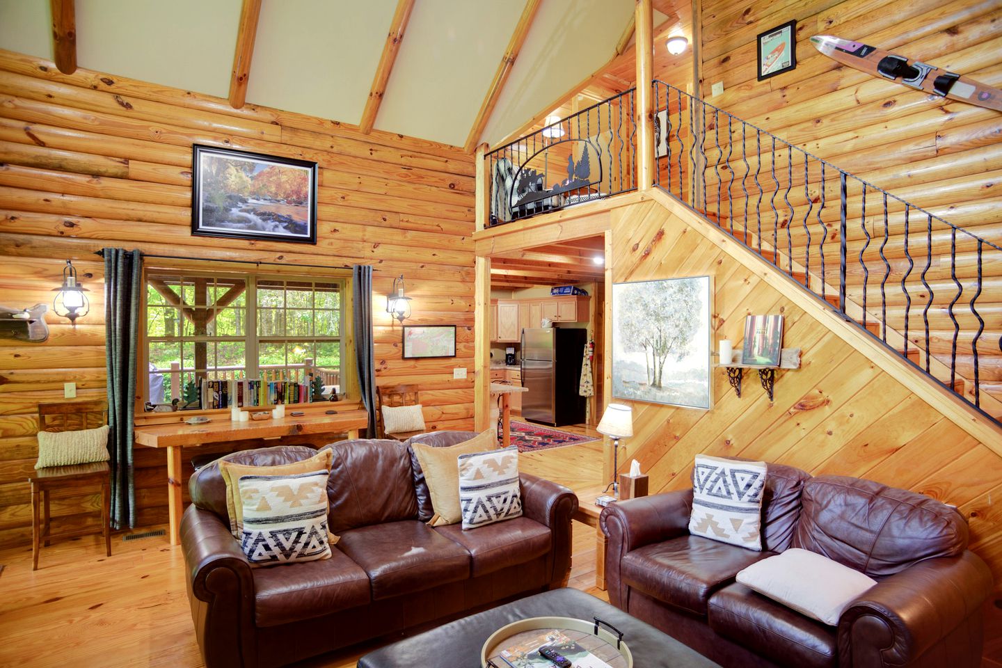 Amazing Lakeside Cabin with Kayaks and Spectacular Views of the Mountains in Butler, Tennessee