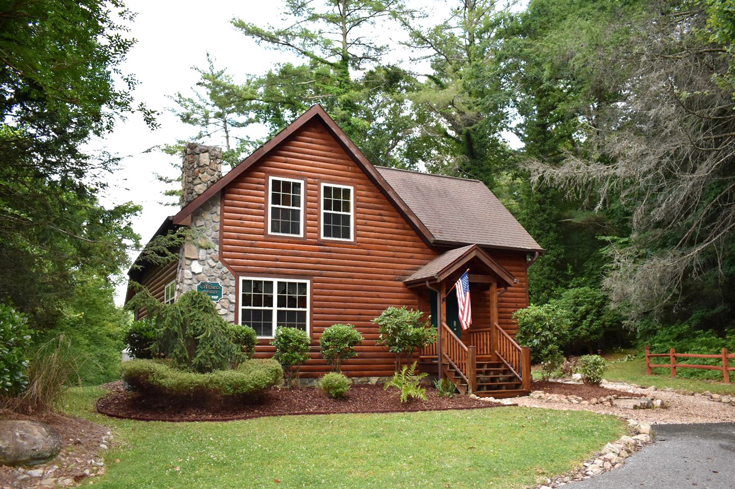 Amazing Lakeside Cabin with Kayaks and Spectacular Views of the Mountains in Butler, Tennessee