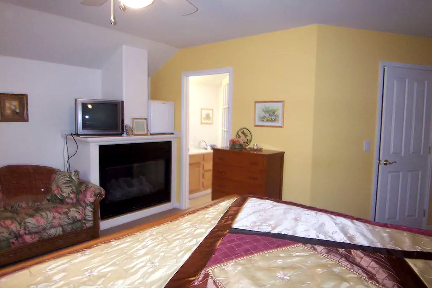 Large Cottage Rental in Secluded Woods near Ephrata, Pennsylvania