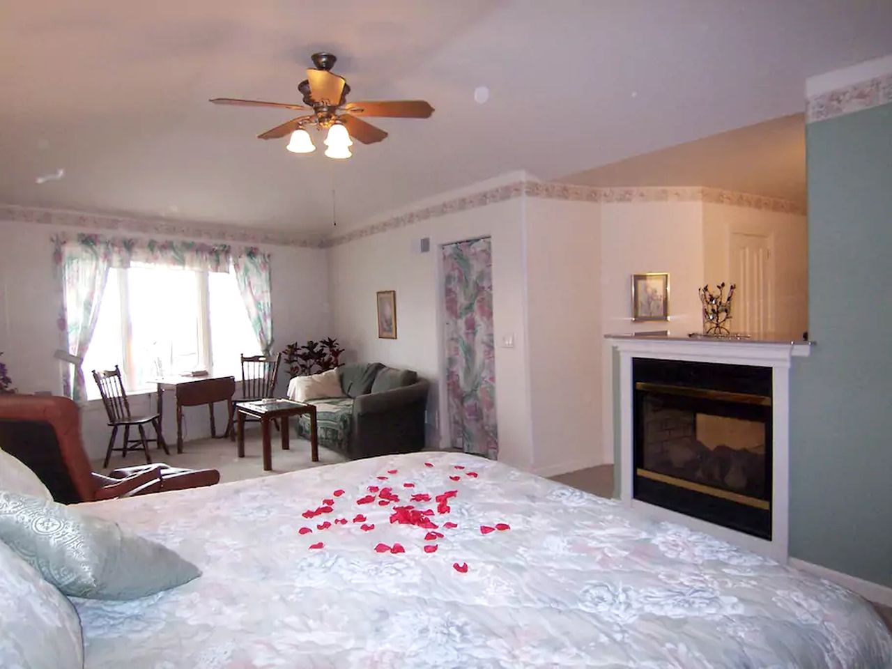 Large Cottage Rental in Secluded Woods near Ephrata, Pennsylvania