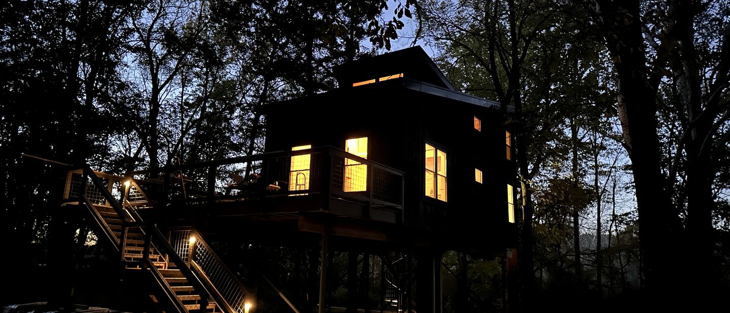 Luxurious Glamping Tree House at Starved Rock, Perfect for a Weekend Escape from Chicago
