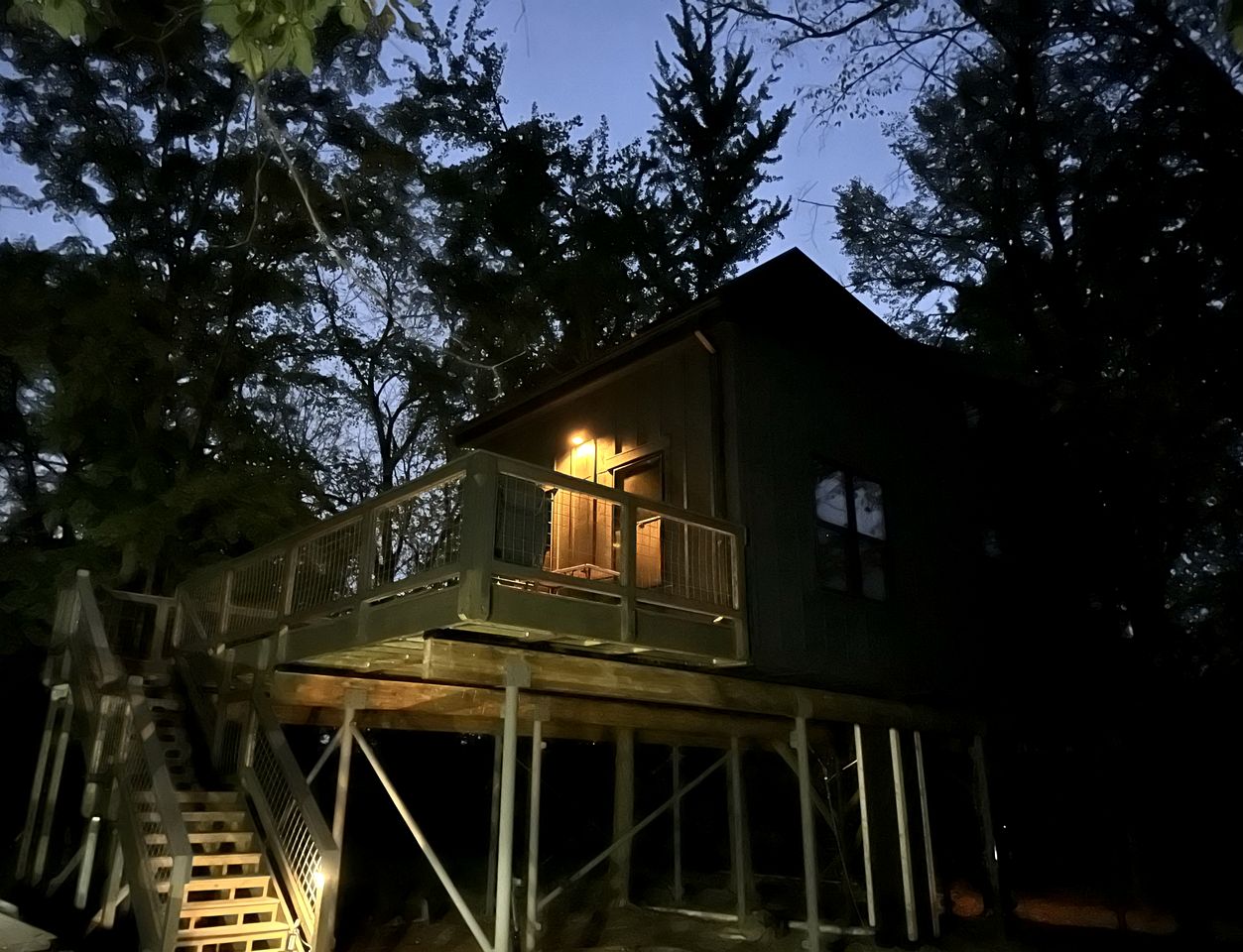 Luxurious Glamping Tree House at Starved Rock, Perfect for a Weekend Escape from Chicago