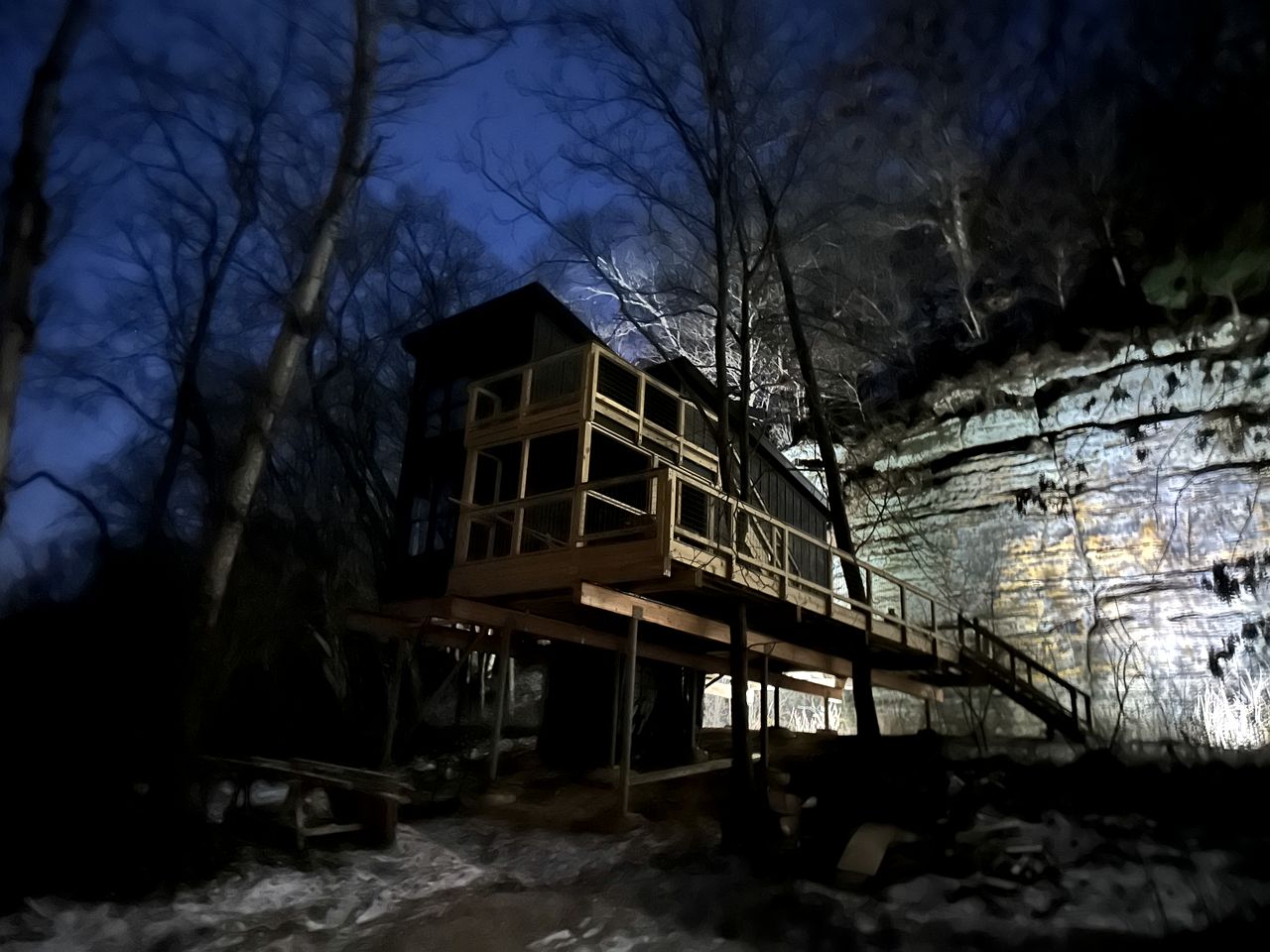 Luxurious Glamping Tree House at Starved Rock, Perfect for a Weekend Escape from Chicago