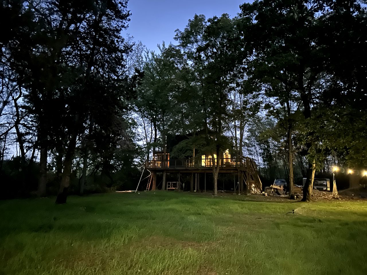 Luxurious Glamping Tree House at Starved Rock, Perfect for a Weekend Escape from Chicago