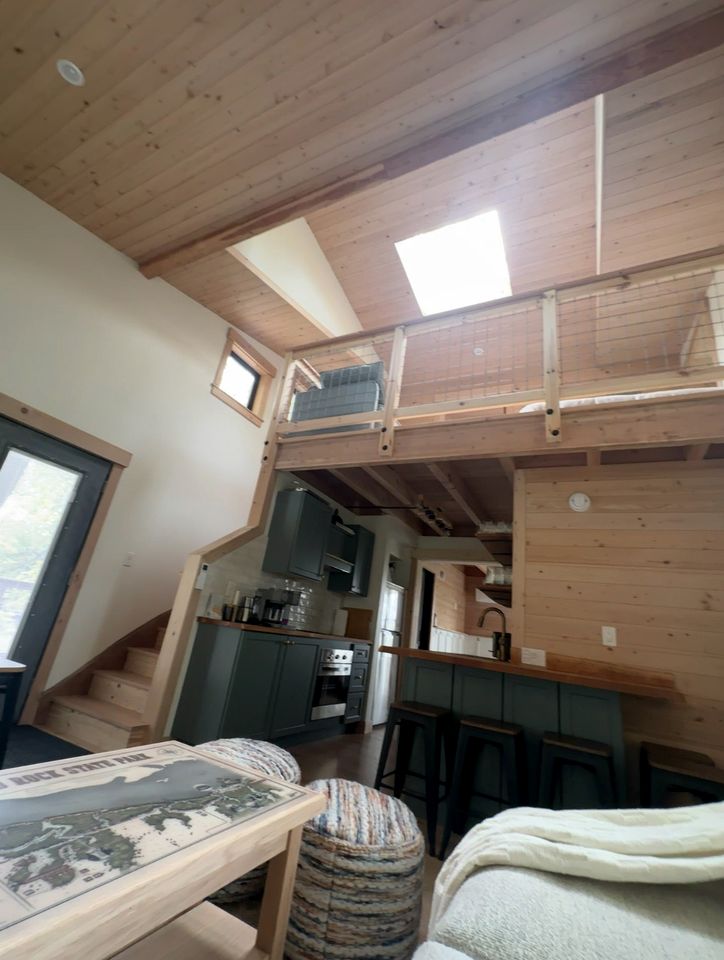 Spacious Tree House near Starved Rock and Buffalo Rock State Parks, Perfect for a Family Glamping Getaway