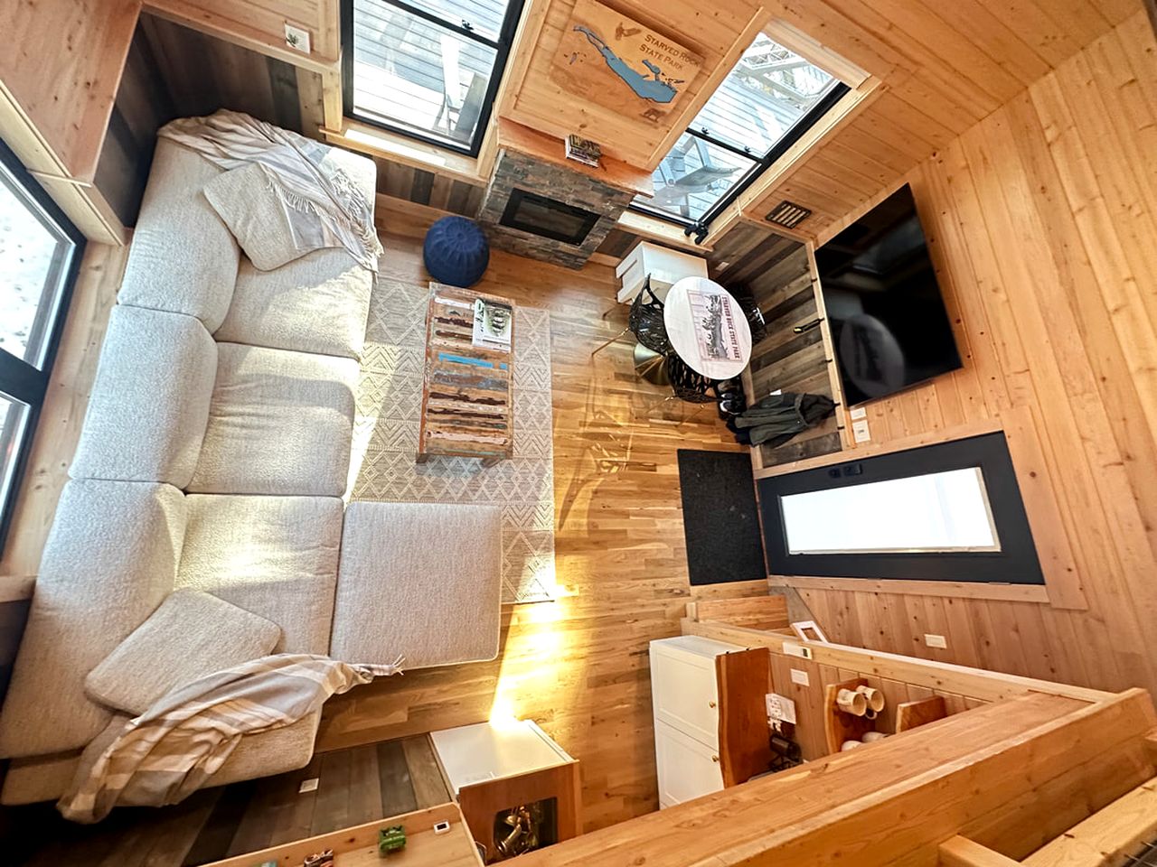 Modern Treehouse Retreat with River Access near Starved Rock State Park in Utica, Illinois